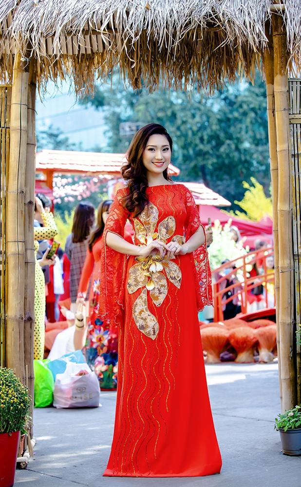 Cao Mỹ Kim xinh đẹp và quyến rũ trong tà áo dài-1