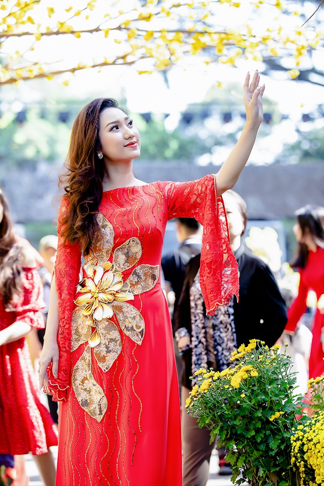 Cao Mỹ Kim xinh đẹp và quyến rũ trong tà áo dài-2