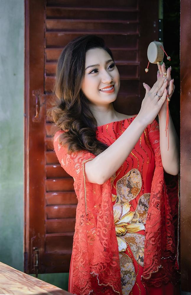 Cao Mỹ Kim xinh đẹp và quyến rũ trong tà áo dài-4