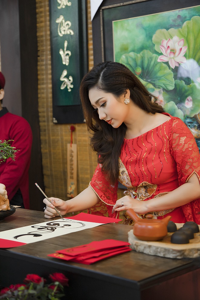 Cao Mỹ Kim xinh đẹp và quyến rũ trong tà áo dài-5