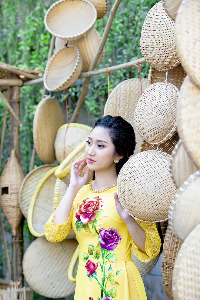 Cao Mỹ Kim xinh đẹp và quyến rũ trong tà áo dài-7