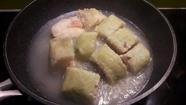 Rán bánh chưng cách này đảm bảo bánh giòn tan không cần một giọt dầu-1