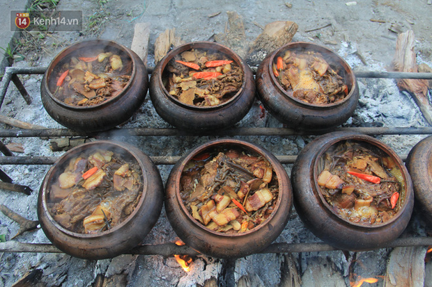Người làng Vũ Đại đeo mặt nạ, xuyên đêm nấu cá kho bạc triệu phục vụ Tết cổ truyền-2