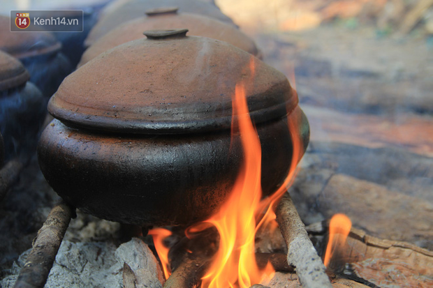 Người làng Vũ Đại đeo mặt nạ, xuyên đêm nấu cá kho bạc triệu phục vụ Tết cổ truyền-10