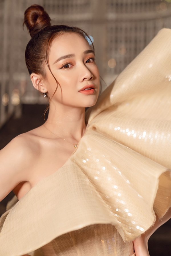 Nhan sắc dàn mỹ nhân Vbiz chạm ngưỡng tuổi 30 năm 2020: Mẹ 1 con Nhã Phương ngày càng đẹp, Khởi My hack tuổi thần sầu-1