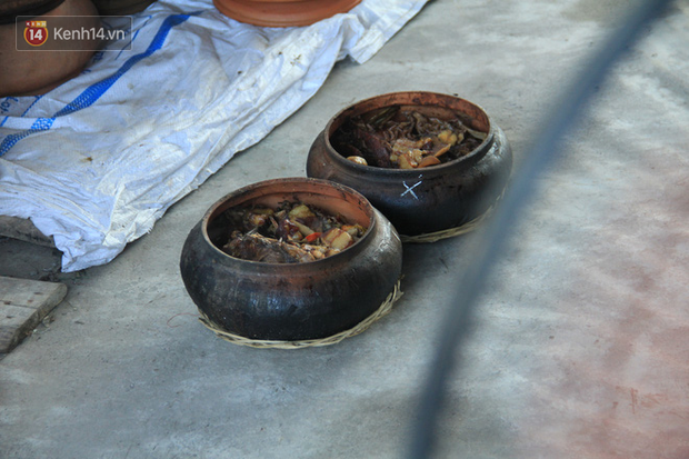 Người làng Vũ Đại đeo mặt nạ, xuyên đêm nấu cá kho bạc triệu phục vụ Tết cổ truyền-13