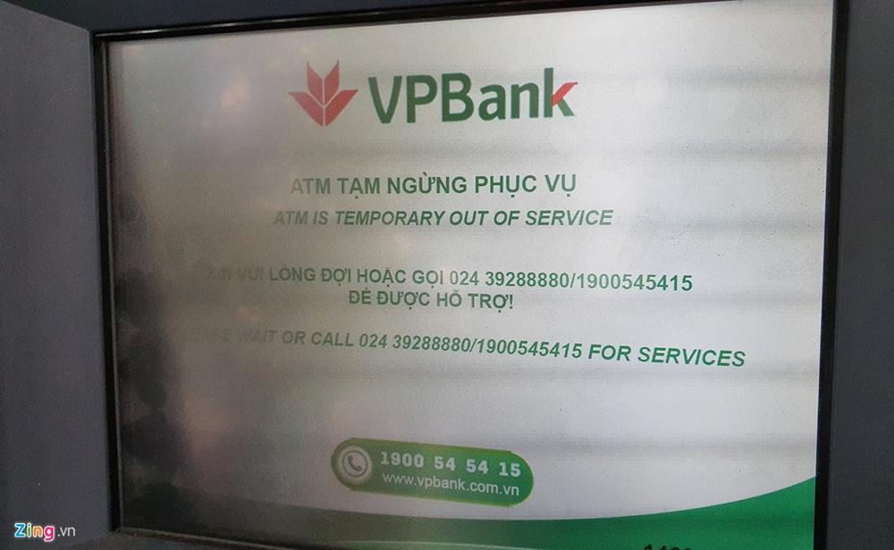 Xếp hàng từ tờ mờ sáng rút tiền ATM về quê ăn Tết-11