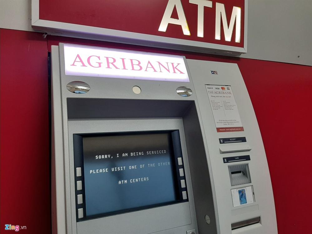 Xếp hàng từ tờ mờ sáng rút tiền ATM về quê ăn Tết-5