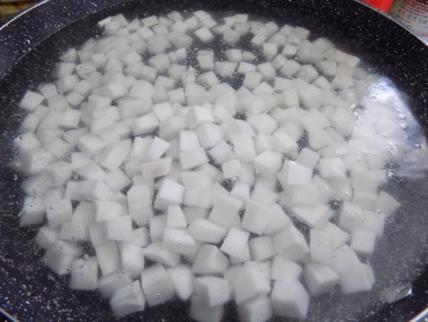 Đổi gió” với mứt dừa viên vừa đơn giản mà ngon đãi khách dịp Tết-2