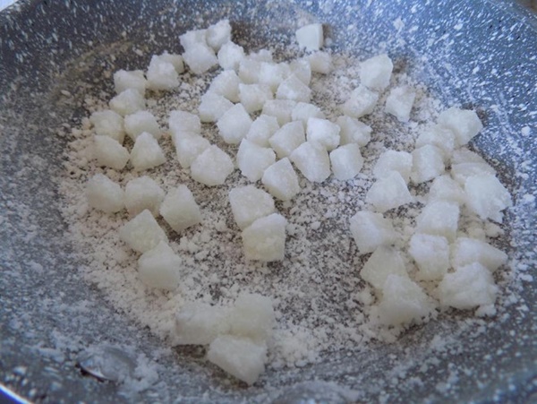 Đổi gió” với mứt dừa viên vừa đơn giản mà ngon đãi khách dịp Tết-6