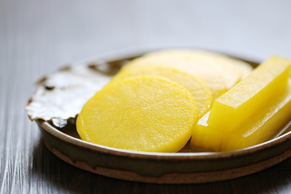 Cách làm củ cải ngâm kiểu Hàn giòn rụm chua ngọt, ăn kèm bánh chưng đảm bảo ngon hết nấc-1