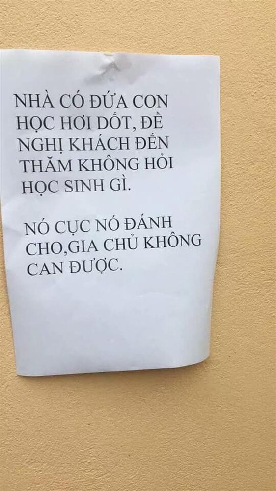 Biết con sợ bị dò hỏi ngày Tết, gia đình làm hẳn lời cảnh cáo khách đến chơi nhà vô cùng bá đạo-1