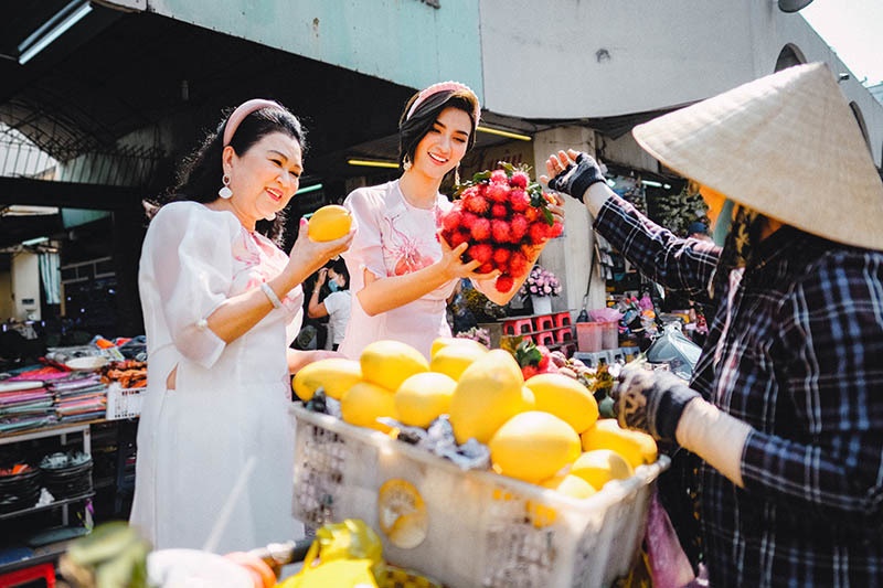 Kim Tuyến cùng mẹ dạo phố, sắm sửa đón Tết-2