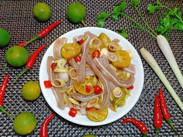 Tết này chồng tôi chỉ yêu cầu mỗi món tai heo ngâm sả tắc, còn lại tùy vợ quyết hết!-2