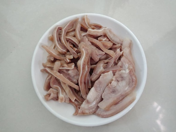 Tết này chồng tôi chỉ yêu cầu mỗi món tai heo ngâm sả tắc, còn lại tùy vợ quyết hết!-7