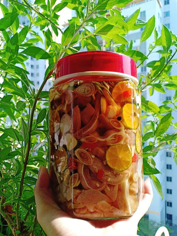 Tết này chồng tôi chỉ yêu cầu mỗi món tai heo ngâm sả tắc, còn lại tùy vợ quyết hết!-12