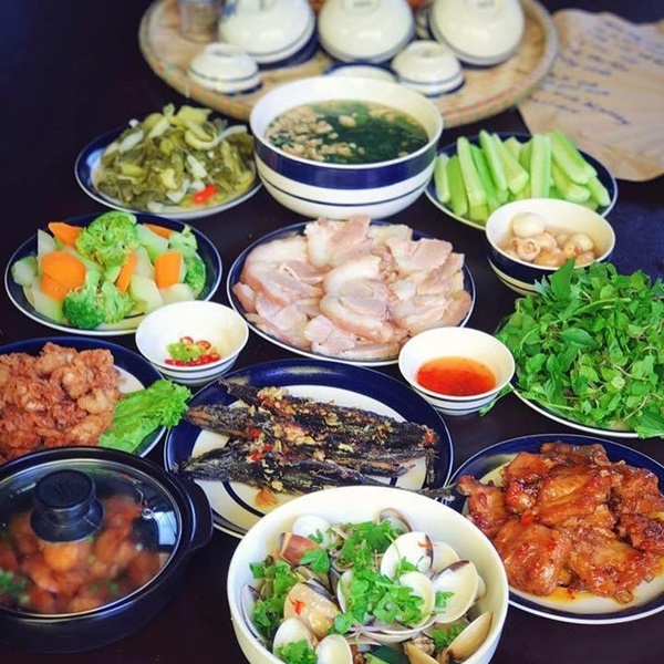 Bánh tét, thịt kho tàu và hương vị Tết cổ truyền miền Trung-1