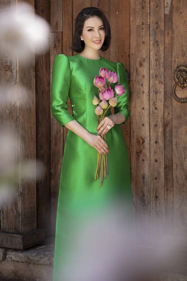 MC Thanh Mai diện áo dài Tết rực rỡ, trẻ đẹp không tì vết ở tuổi 46-8