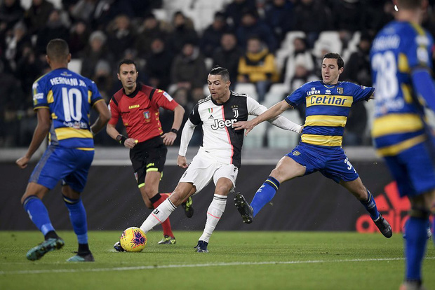 Ronaldo gây sốt với bức ảnh khoe body cực phẩm cùng thần thái chất lừ: Thế là đấng mày râu Việt có mục tiêu phấn đấu trước cái Tết đầy bánh chưng rồi-2