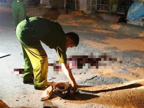 Đi làm về, con trai đau đớn phát hiện bố mẹ tử vong trên vũng máu ngày giáp Tết