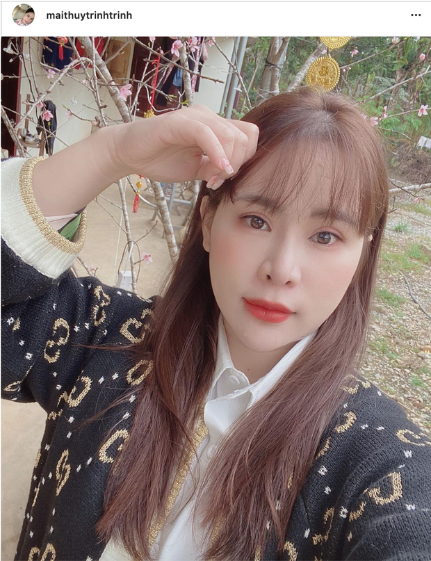 Chuyện các nàng WAGs tuyển Việt Nam ngày giáp Tết: Người xinh đẹp thả thính ngọt ngào, người vui vẻ về quê chồng ăn Tết-3