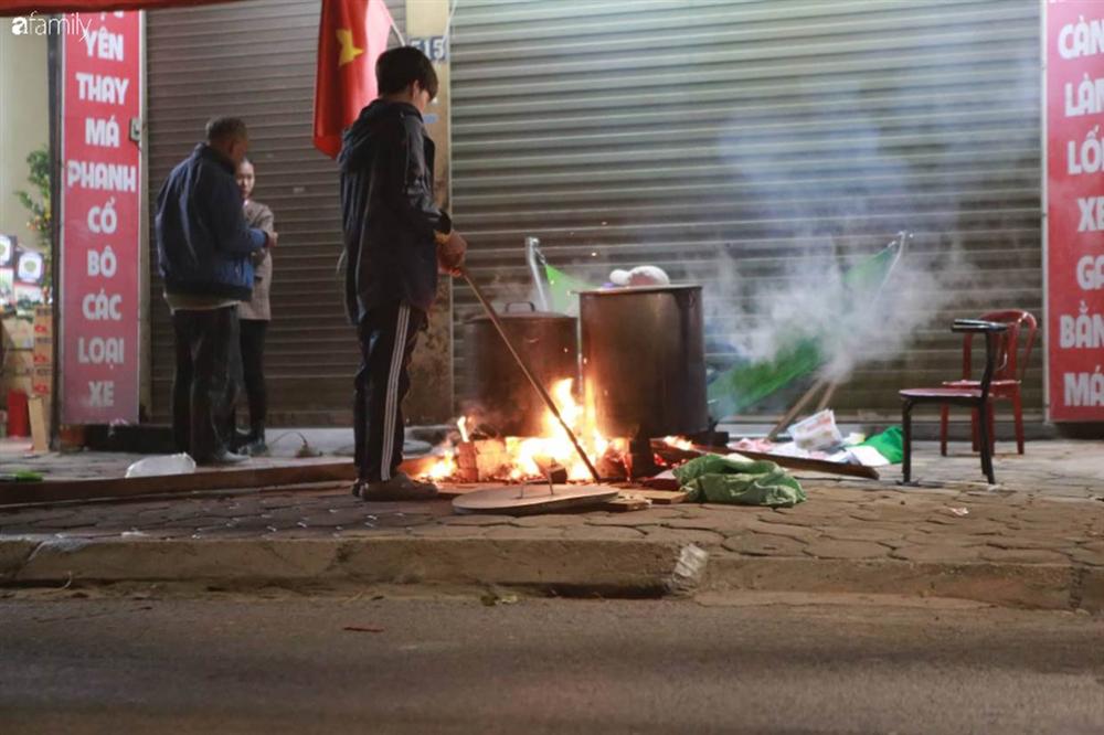Buổi tối se lạnh bên nồi bánh chưng Tết nghi ngút khói, có những thói quen trở thành nét đẹp truyền thống-3