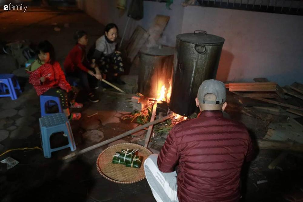 Buổi tối se lạnh bên nồi bánh chưng Tết nghi ngút khói, có những thói quen trở thành nét đẹp truyền thống-10