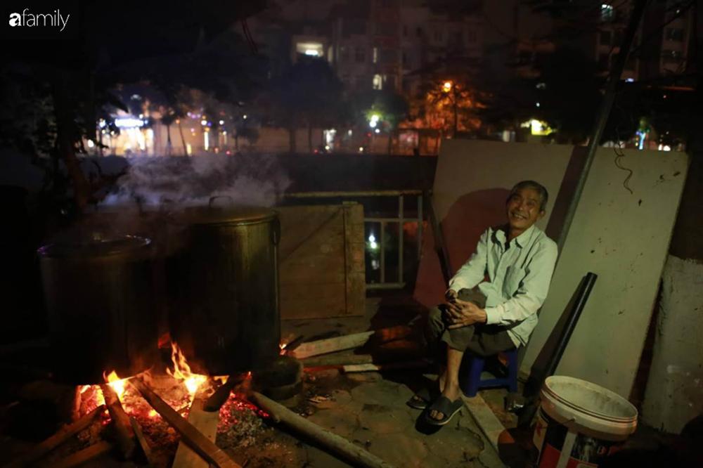 Buổi tối se lạnh bên nồi bánh chưng Tết nghi ngút khói, có những thói quen trở thành nét đẹp truyền thống-14