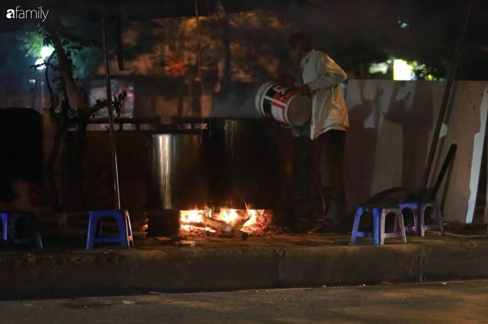 Buổi tối se lạnh bên nồi bánh chưng Tết nghi ngút khói, có những thói quen trở thành nét đẹp truyền thống-15