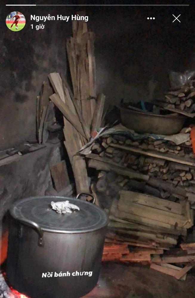 Trải qua hơn hai mươi mùa festival Âm lịch, dàn tuyển thủ vẫn đầy hào hứng khi ngồi bên nồi bánh chưng xanh-1