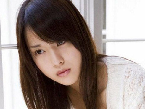 Màn ra mắt ngày 29 Tết, cô gái đang định ngồi xuống mâm thì bị gọi đứng lên xem ai cần gì thì lấy-2