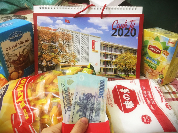 Trường người ta tặng quà Tết sinh viên: Có nơi vài triệu, có nơi tặng cả iphone 11-1