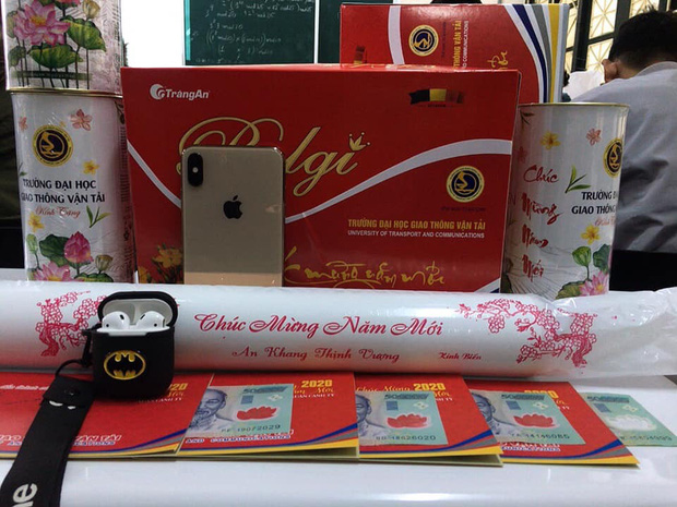 Trường người ta tặng quà Tết sinh viên: Có nơi vài triệu, có nơi tặng cả iphone 11-4