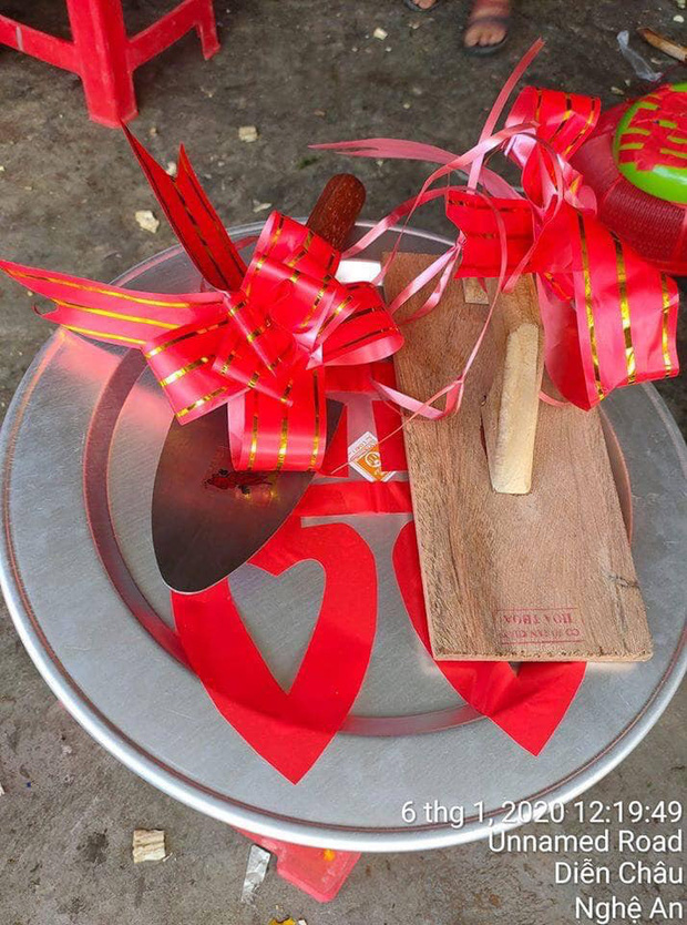 Trường người ta tặng quà Tết sinh viên: Có nơi vài triệu, có nơi tặng cả iphone 11-10