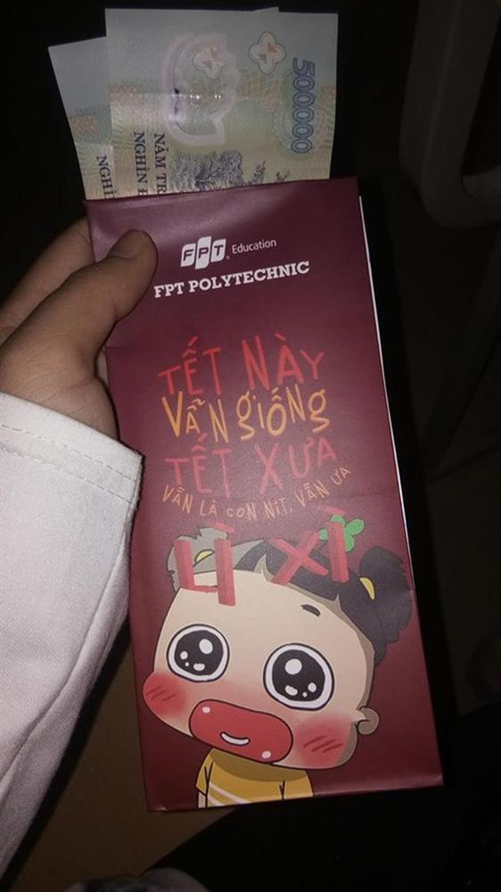 Trường người ta tặng quà Tết sinh viên: Có nơi vài triệu, có nơi tặng cả iphone 11-11