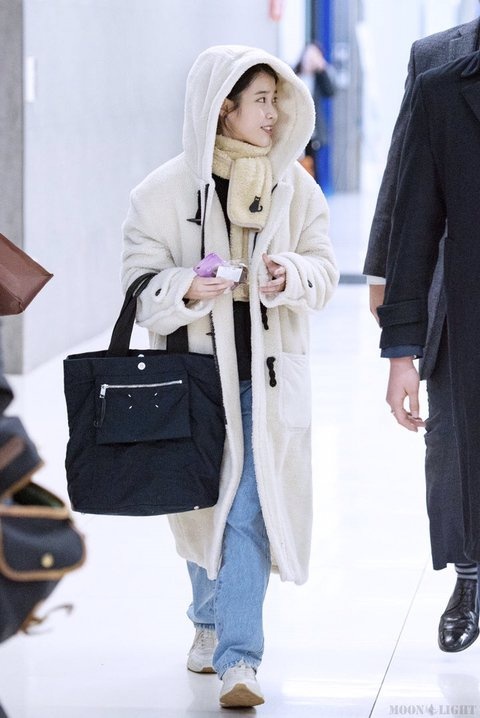 IU đời thường chuộng mốt giấu quần, mặc váy áo dáng rộng-6