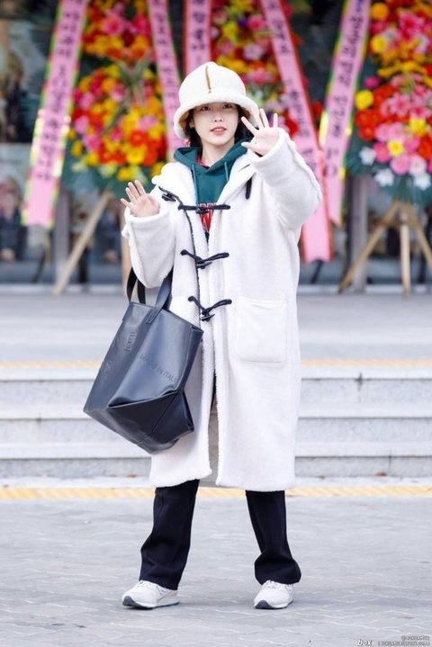 IU đời thường chuộng mốt giấu quần, mặc váy áo dáng rộng-8