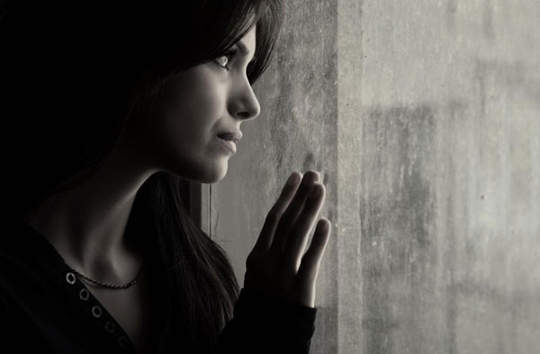 Đang rửa bát thì nghe tiếng chị chồng thủ thỉ với em trai, tôi đi vào chất vấn chị 2 câu khiến chị trợn trắng mắt nhếch môi tức quá mà không nói được lời nào-1