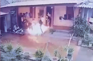 Níu kéo vợ bất thành, con rể đốt nhà bố vợ-1