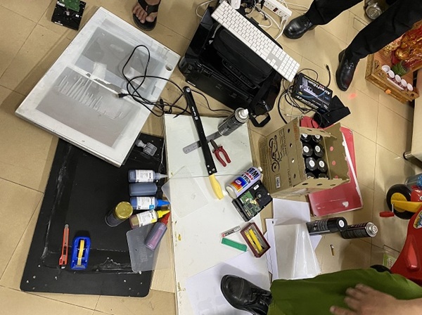 Phá đường dây sản xuất tiền giả ở TP.HCM-1