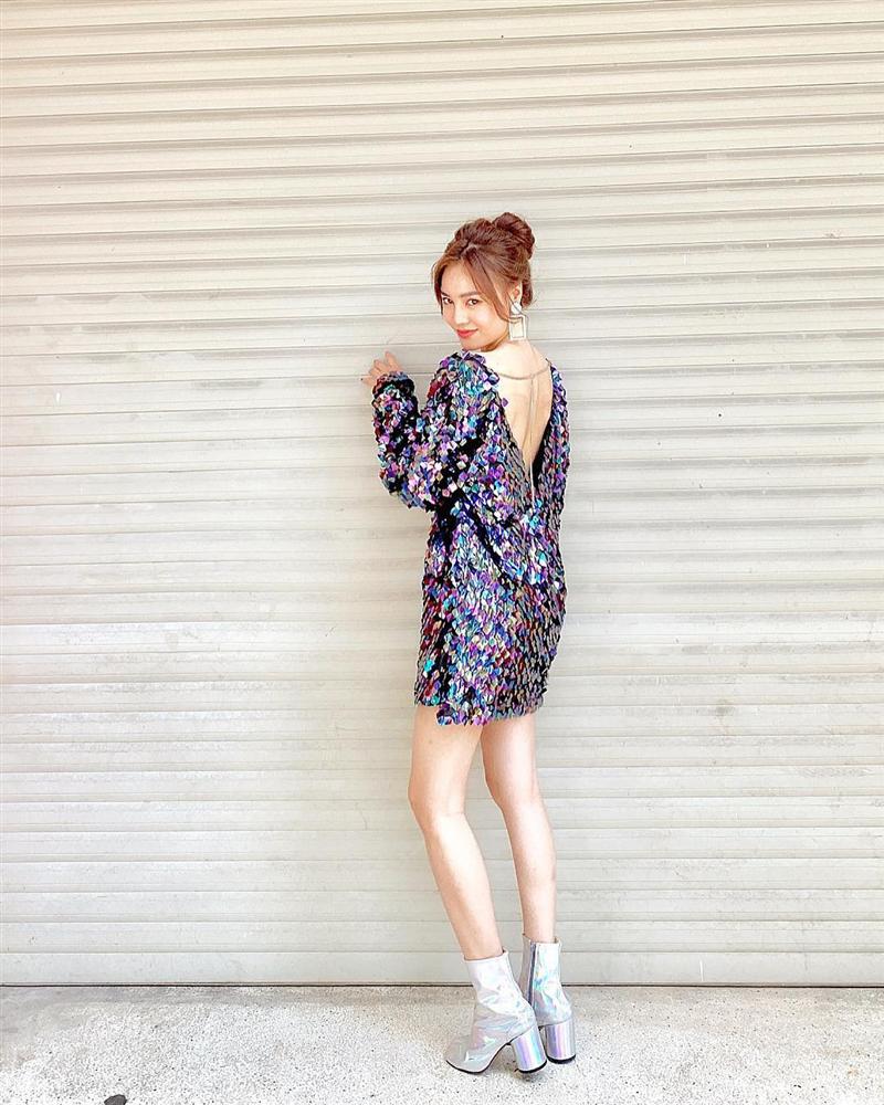 Chiều cao lý tưởng cũng không chủ quan, Lan Ngọc vẫn nhờ cậy đến 3 mẫu giày để kéo chân dài ngoạn mục-6