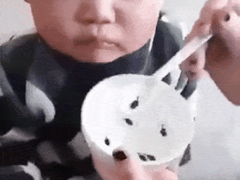 Hết súp dơi, dân mạng truyền tay đoạn clip ám ảnh cảnh thực khách thưởng thức động vật kì dị, được cho là nguyên nhân gây ra viêm phổi Vũ Hán