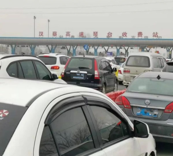 Bên trong Thành phố ma Vũ Hán: Nơi 11 triệu người bị cách ly hoàn toàn, lương thực cạn kiệt, gia đình ly tán, mọi người bàng hoàng lo sợ cầu cứu-2