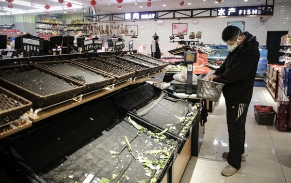 Bên trong Thành phố ma Vũ Hán: Nơi 11 triệu người bị cách ly hoàn toàn, lương thực cạn kiệt, gia đình ly tán, mọi người bàng hoàng lo sợ cầu cứu-7