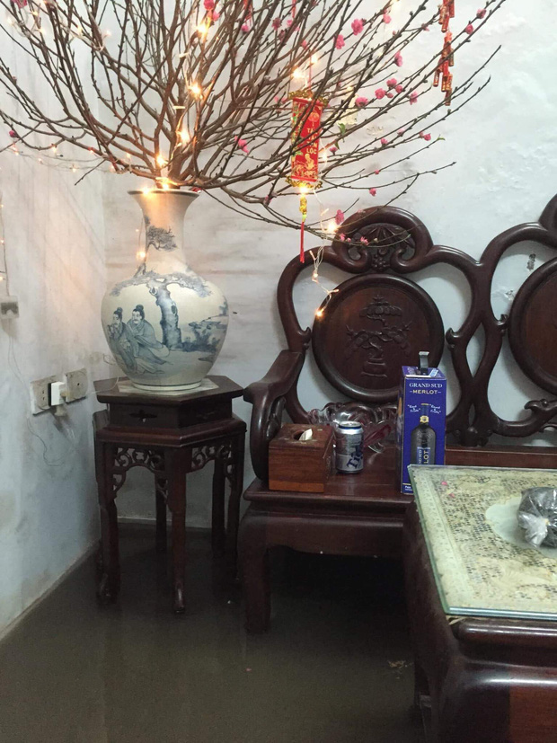 Ác mộng nước ngập đêm 30 Tết: Nước đục ngầu tràn vào nhà, đêm giao thừa bì bõm chờ đón pháo hoa-1