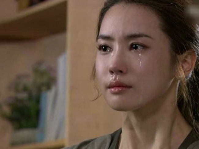 Đêm 30 Tết còn bị chồng đuổi khỏi nhà, vợ đang chới với thì giật mình có bàn tay đỡ lấy vai: Đi với anh!”-2