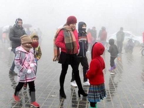 Hà Nội sáng mùng 1 Tết Canh Tý: Sau trận mưa lớn đêm 30, đường phố vắng vẻ như trong cuốn phim cũ nhuốm màu thời gian-16