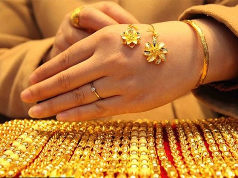 Vàng tăng giá lên 50 triệu/lượng, 'vô cảm' trước món lợi lớn