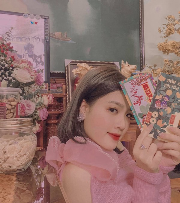 Mới mùng 1 Tết gái xinh đã khoe được người yêu lì xì cả sấp 500k dày cộp: Còn bạn, năm mới phát tài chưa?-1