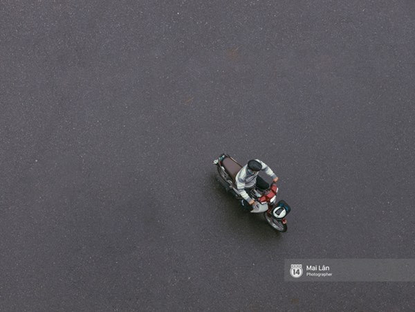 Hà Nội sáng mùng 1 Tết Canh Tý: Sau trận mưa lớn đêm 30, đường phố vắng vẻ như trong cuốn phim cũ nhuốm màu thời gian-5